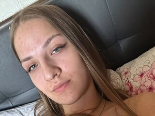 camgirl playing with vibrator LunaVaibe