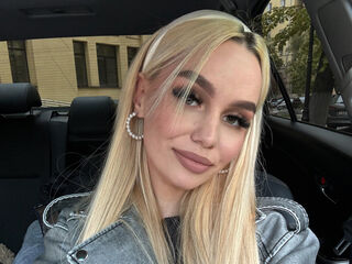 nude gamgirl LynGriscom