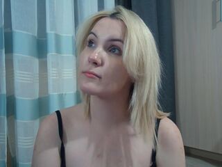 naughty camgirl fingering pussy LyndaHuppenbauer