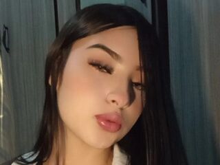 naughty camgirl masturbating with dildo MadelynFabbro