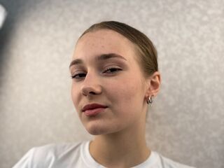 camgirl shaving pussy MinnaMelugin