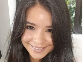 camgirl fingering pussy NaomiVelvet
