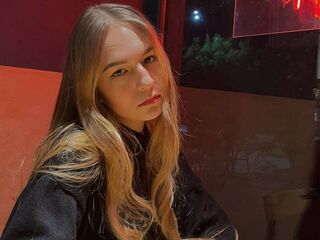 naked cam girl masturbating with dildo NellMocarski