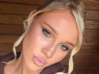 camgirl playing with sextoy NishaDegregorio
