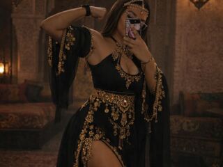 live webcam performer PerlaZoey