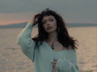 beautiful camgirl RavenRomo
