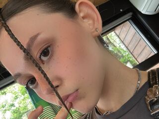 cam girl playing with sextoy RebbecaKennemer