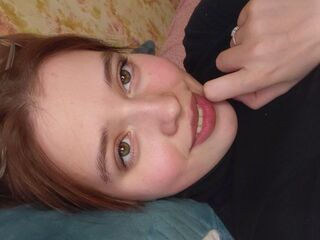 naughty camgirl masturbating with vibrator RosalieKukene