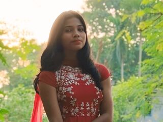 fingering webcamgirl Royles