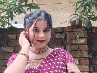 camgirl masturbating with dildo SaraAlisk