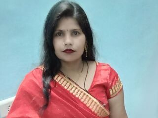 camslut masturbating SaronLey