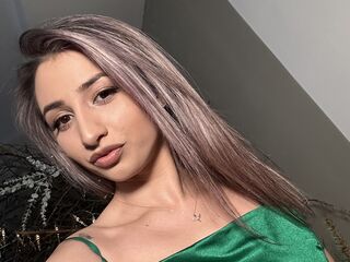 hot cam girl masturbating with vibrator SerayaRose