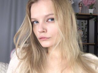 hot webcamslut ShelyMilan