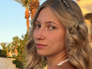 topless webcam girl TainaTatge