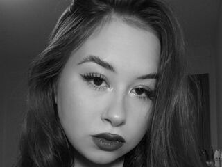 camgirl fingering bald pussy TiffaneySpikes