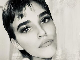 hot girl UdelaHailey