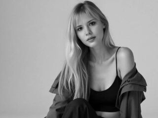 camgirl playing with sextoy VenicePatlan