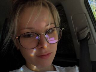 cam girl playing with vibrator YurikoBereda